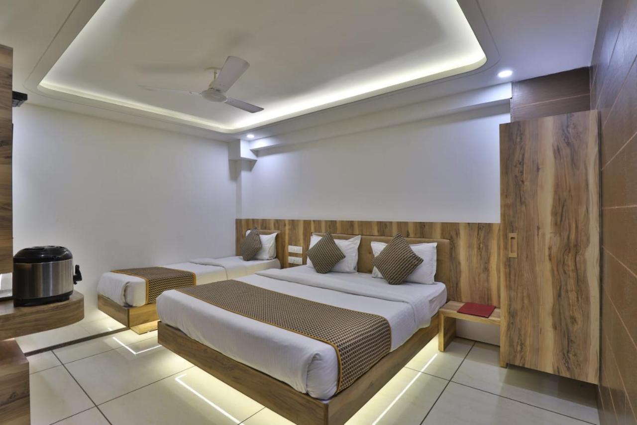 Hotel Pearl Vadodara Exterior foto