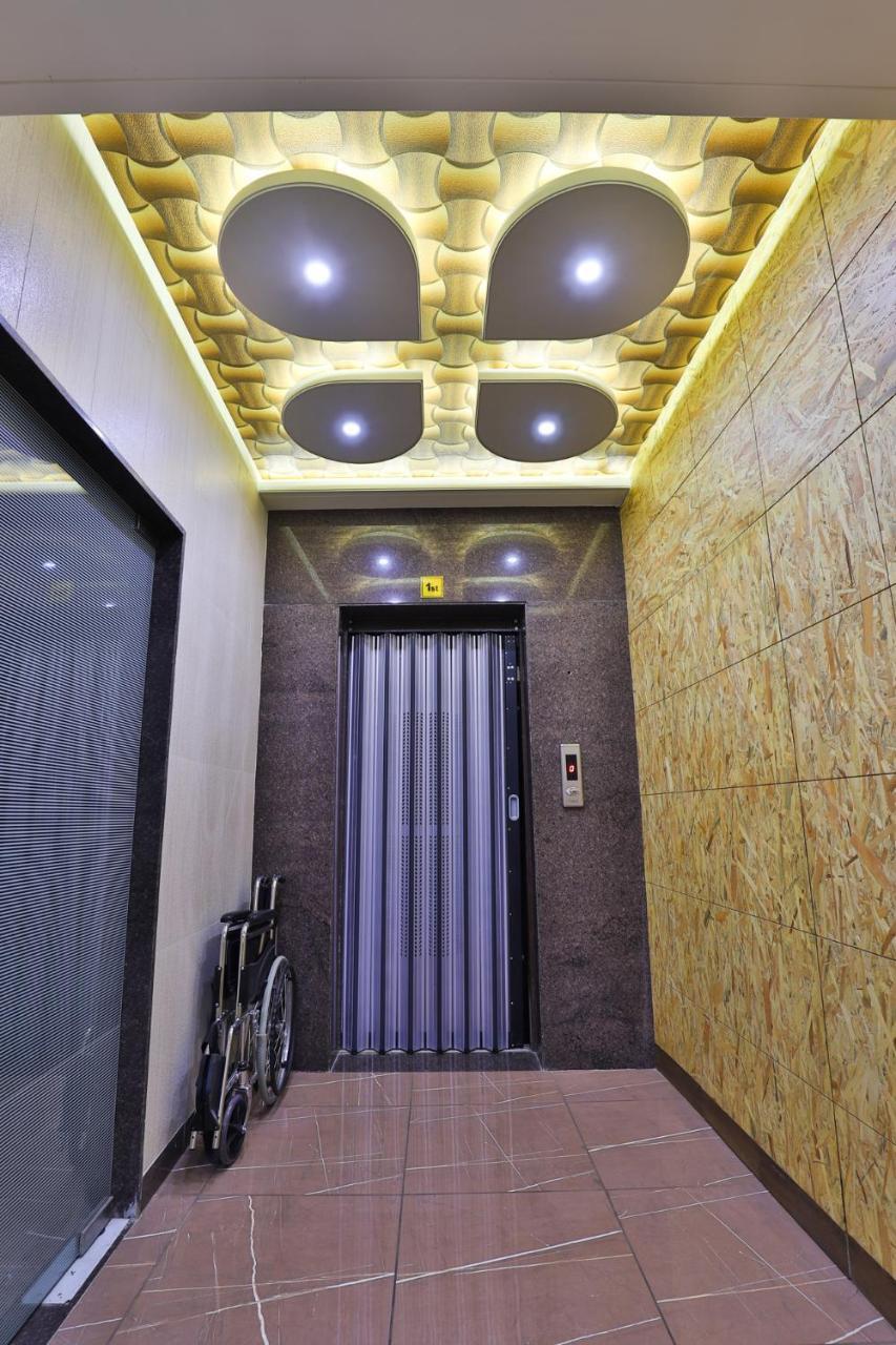 Hotel Pearl Vadodara Exterior foto