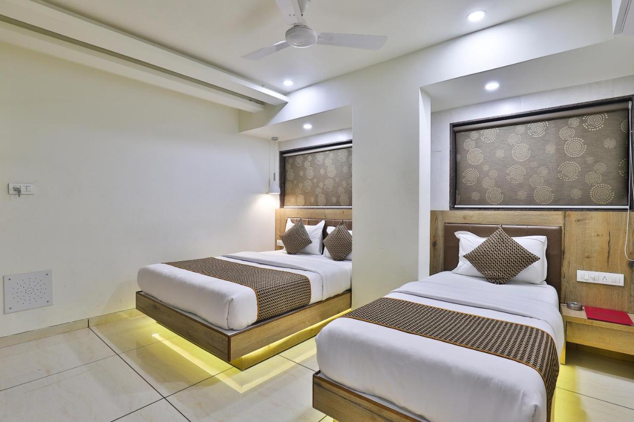 Hotel Pearl Vadodara Exterior foto