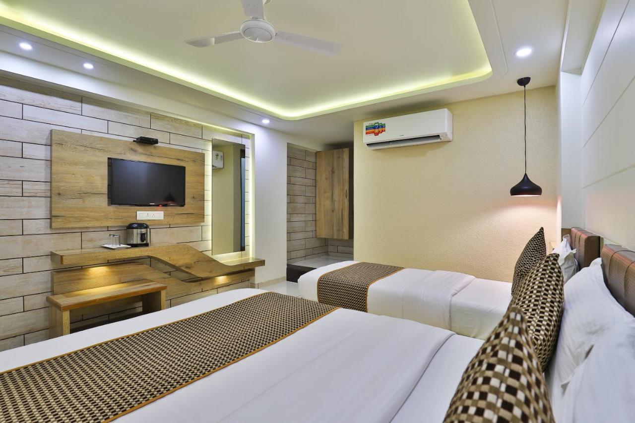Hotel Pearl Vadodara Exterior foto
