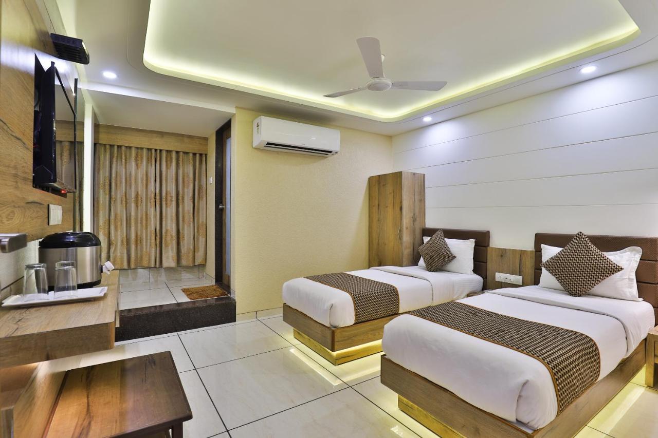 Hotel Pearl Vadodara Exterior foto