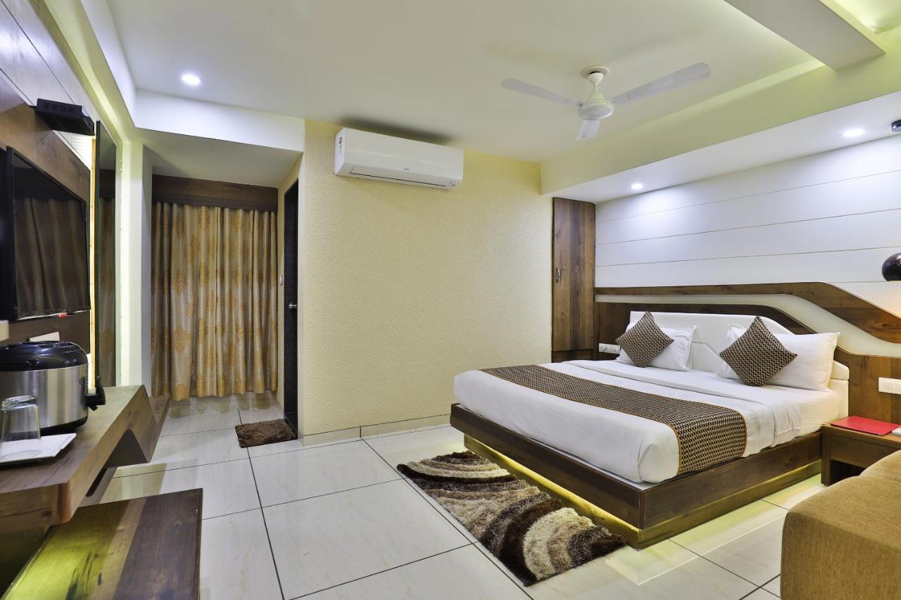 Hotel Pearl Vadodara Exterior foto