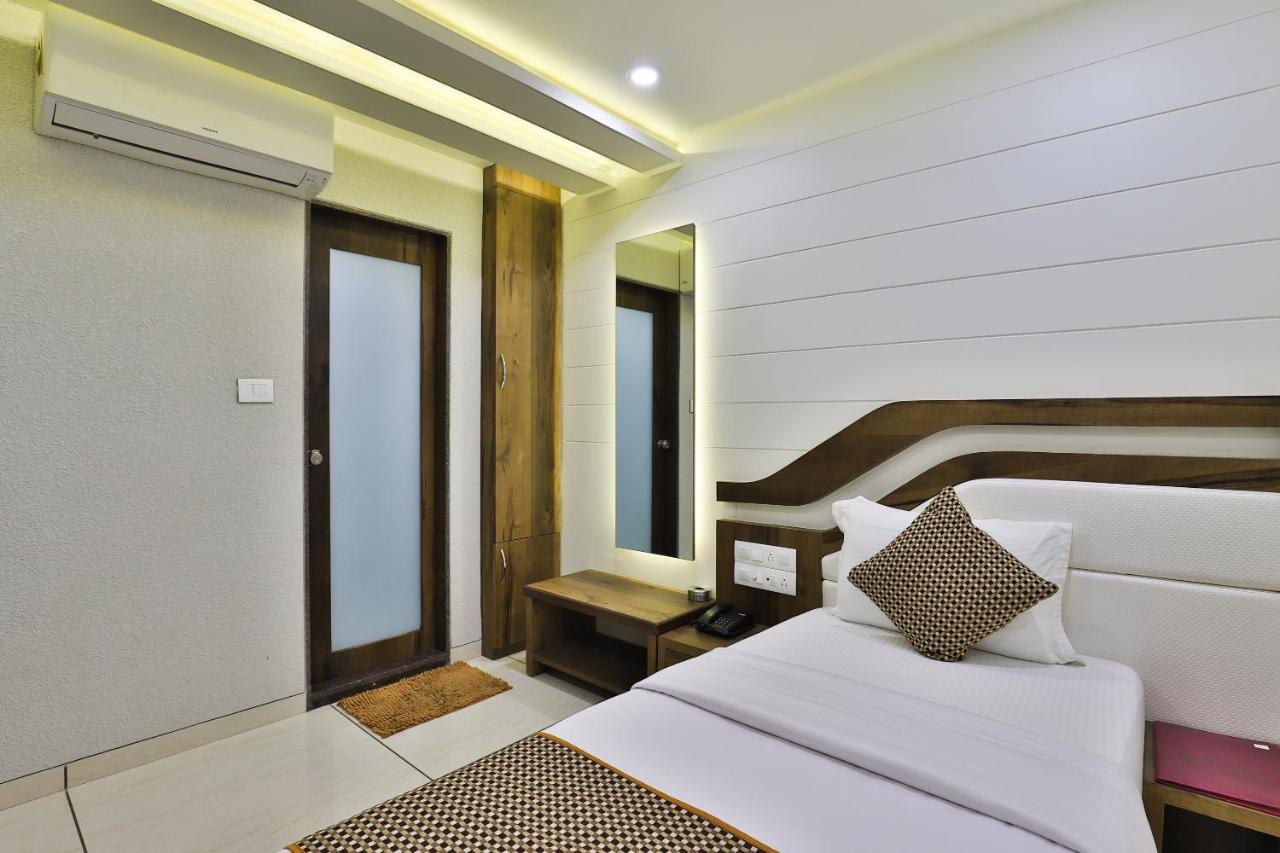 Hotel Pearl Vadodara Exterior foto