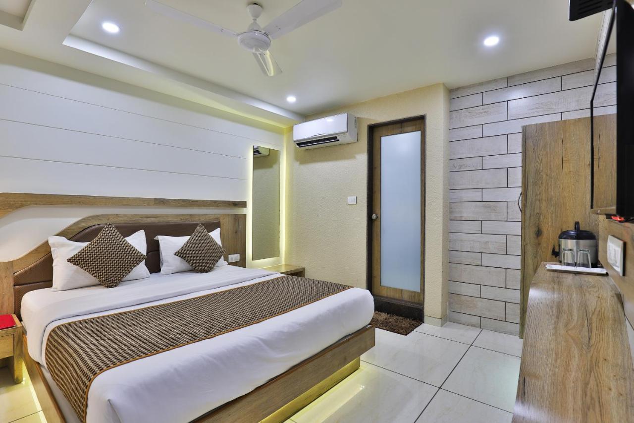 Hotel Pearl Vadodara Exterior foto