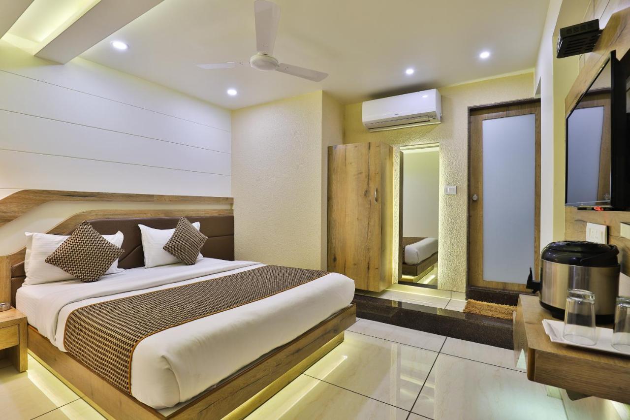 Hotel Pearl Vadodara Exterior foto