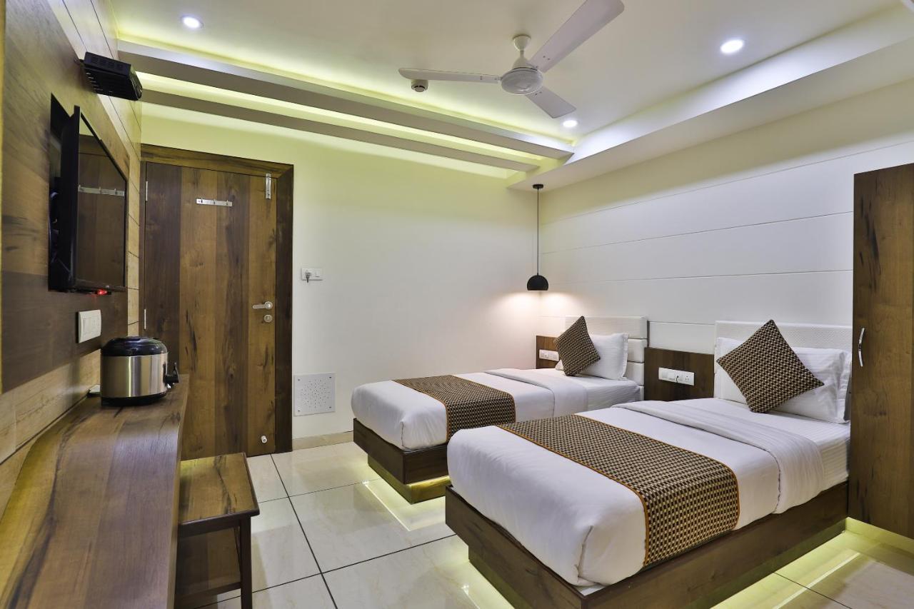 Hotel Pearl Vadodara Exterior foto
