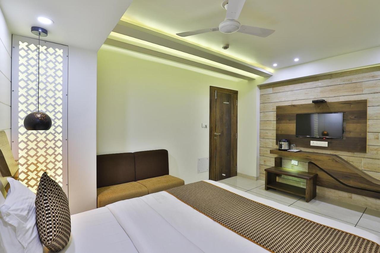 Hotel Pearl Vadodara Exterior foto